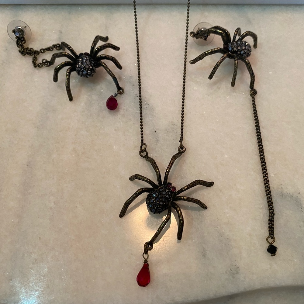 Betsey Johnson Matching Spider Necklace & Earrings